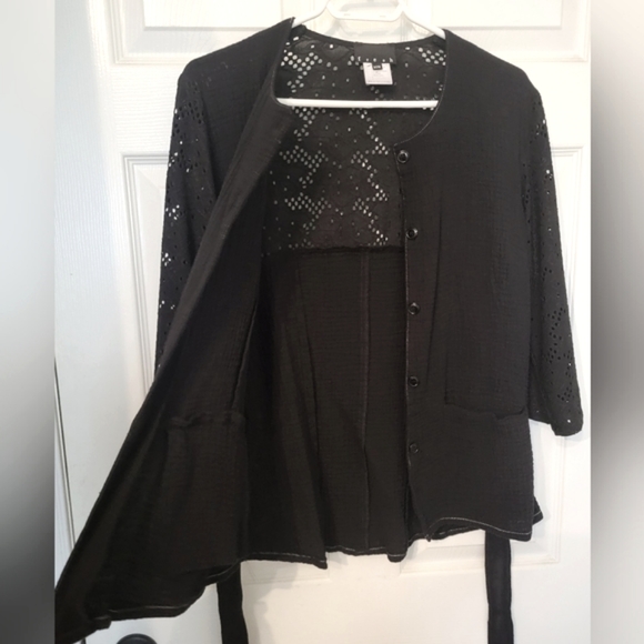Soft 100% Cotton Button Up Shirt With Cotton Lace Sleeves and Back Panel - Picture 4 of 5